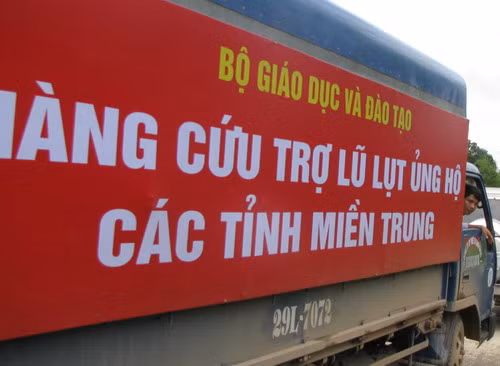 Bộ GD-ĐT cứu trợ vùng lũ Hà Tĩnh