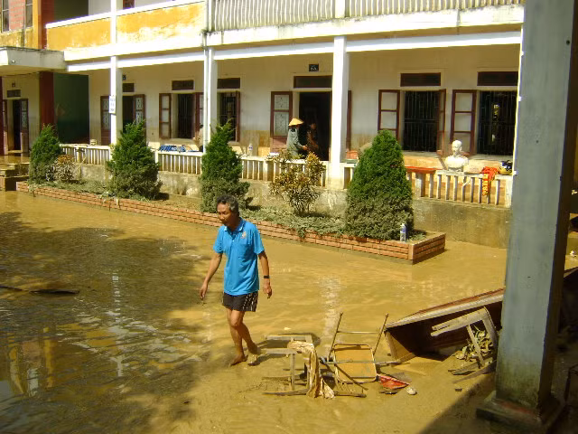 "Hậu lũ" tại một trường tiểu học ảnh 1