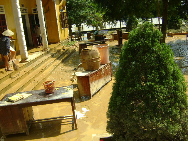 &quot;Hậu lũ&quot; tại một trường tiểu học ảnh 3