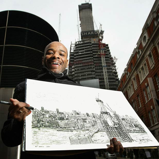 Những hình ảnh ấn tượng trong tuần ảnh 13 London based artist Stephen Wiltshire holds a drawing of the nearly completed ’Shard’ site near Guy’s Hospital, London. Stephen, who is autistic, completed the picture largely from memory having observed the site only briefly