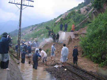 Mưa lũ hoành hành Ninh Thuận, Phú Yên