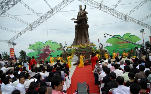 Khánh thành tượng đài Thánh Gióng