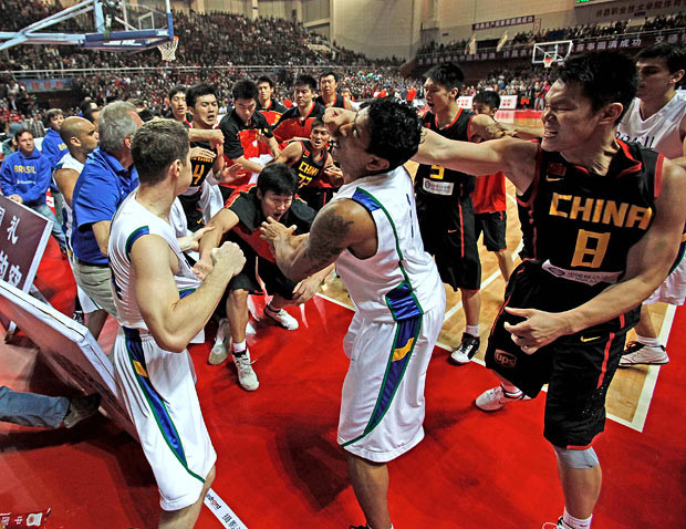 Những hình ảnh ấn tượng trong tuần ảnh 10 A fight breaks out during the Asian Games 3rd warm-up basketball match between China and Brazil at Xuchang Vocational Technical School Gym in Xuchang, Henan province, China