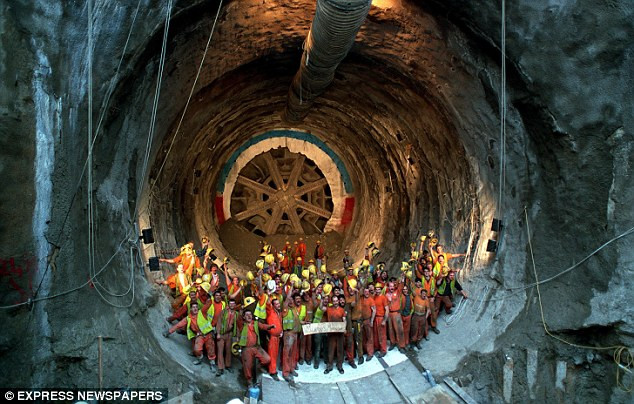 8. Đường hầm kênh