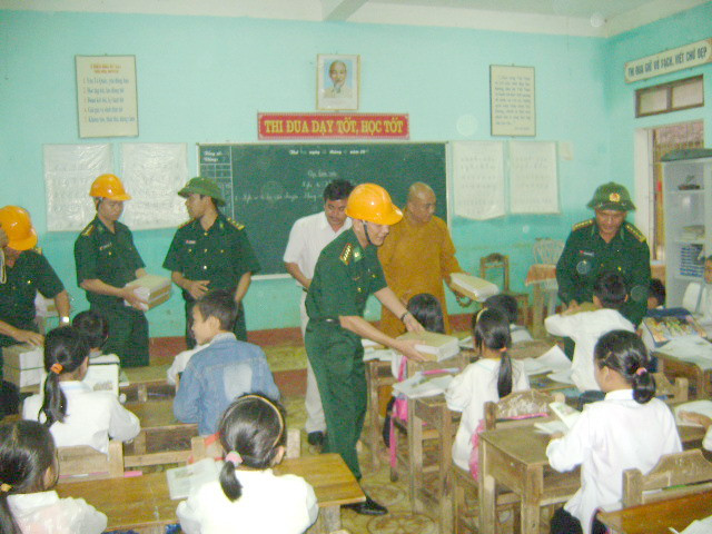 "Hậu lũ" tại một trường tiểu học ảnh 9 "Hậu lũ" tại một trường tiểu học ảnh 9