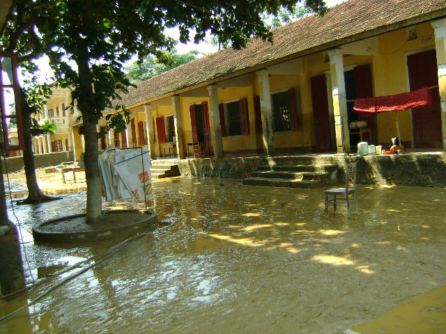 &quot;Hậu lũ&quot; tại một trường tiểu học ảnh 5