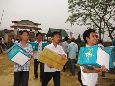 Có vở bút để học rồi! ảnh gdtd.vn Có giấy học rồi
