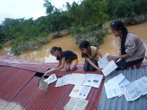 Hà Tĩnh: Cuộc sống nơi tận cùng cơn lũ