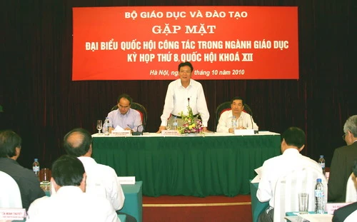 Bộ GD&amp;ĐT gặp gỡ các đại biểu Quốc hội công tác trong ngành GD