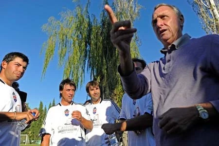 Johan Cruyff: Mourinho sẽ không bao giờ trở thành HLV của tôi