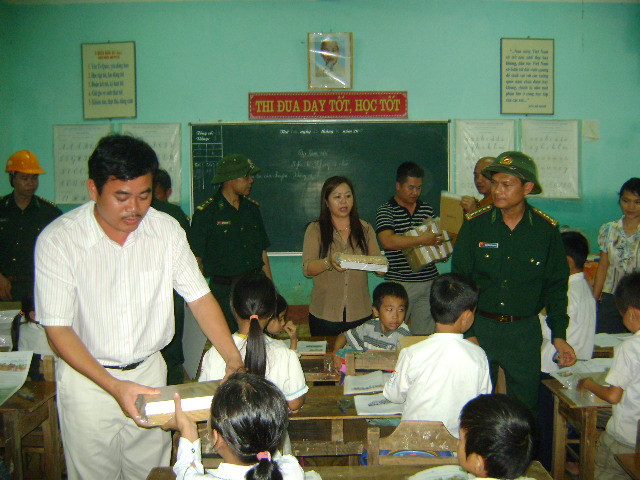 &quot;Hậu lũ&quot; tại một trường tiểu học ảnh 8