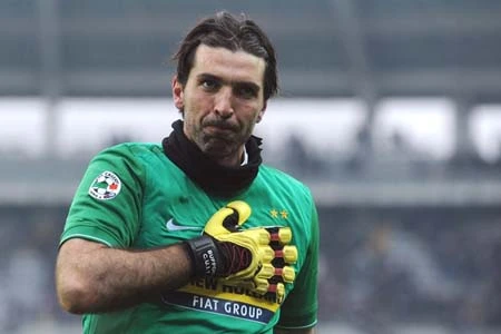 Buffon không đến Man United