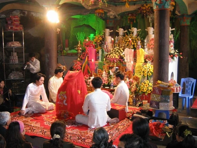 Một buổi hầu đồng