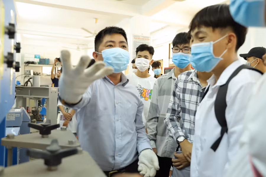 Hãy trải nghiệm học tập và khám phá, chúng tôi luôn bên bạn