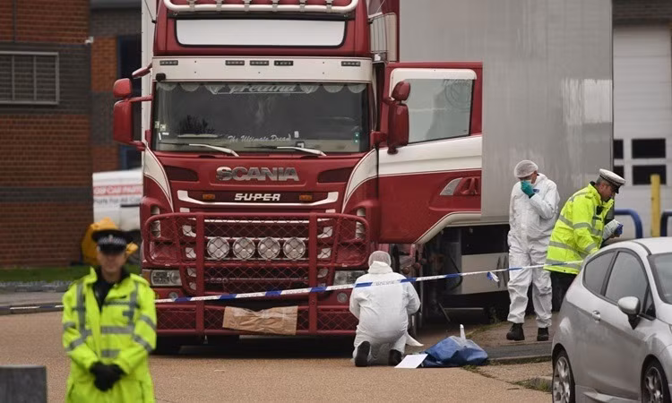 Xe container chở thi thể tại Waterglade ngày 23/10. Ảnh: AFP