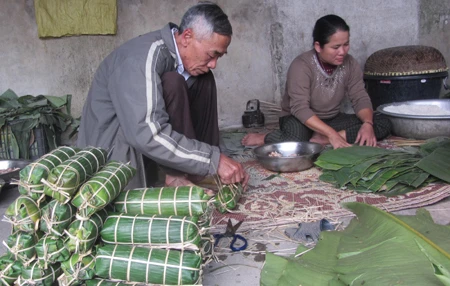 Làng bánh chưng Vĩnh Hòa hối hả vào Tết