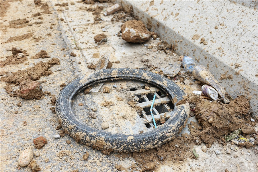 Chỉ huy Đội CSGT số 6 cho biết, trước mắt đơn vị đã cử cán bộ chiến sỹ phối hợp cùng cơ quan chức năng quận Bắc Từ Liêm dọn dẹp hiện trường.