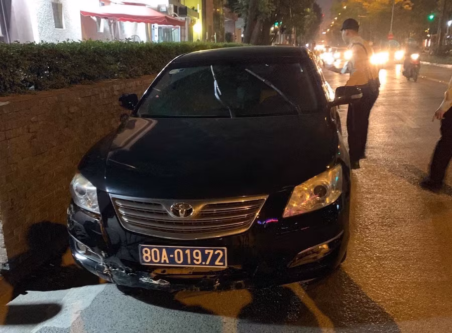 Xe ô tô biển xanh được xác định là của Liên đoàn Bóng đá Việt Nam( VFF) gây tai nạn ngày hôm qua 27/11.