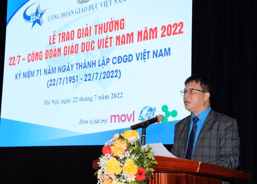 TS Nguyễn Ngọc Ân – Chủ tịch Công đoàn Giáo dục Việt Nam phát biểu tại buổi lễ.