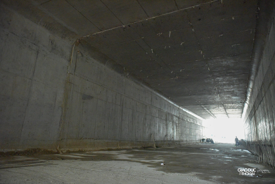 Theo thiết kế, hầm chui được xây dựng theo hướng đường Lê Văn Lương, đi ngầm qua nút giao Khuất Duy Tiến - Tố Hữu.