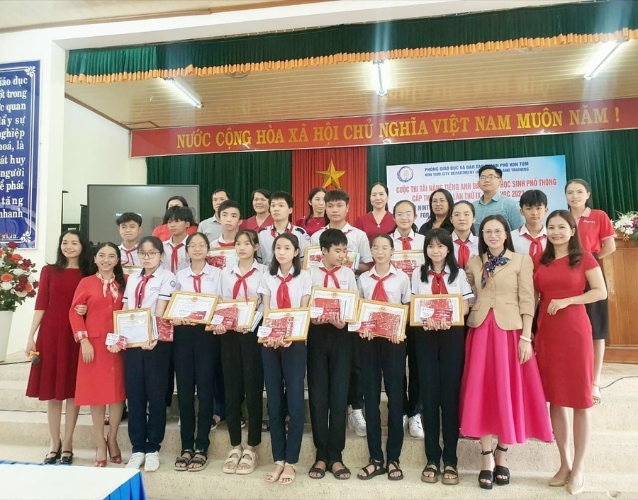 15 thí sinh xuất sắc đạt giải trong cuộc thi.