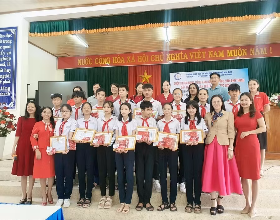 15 thí sinh xuất sắc đạt giải trong cuộc thi.