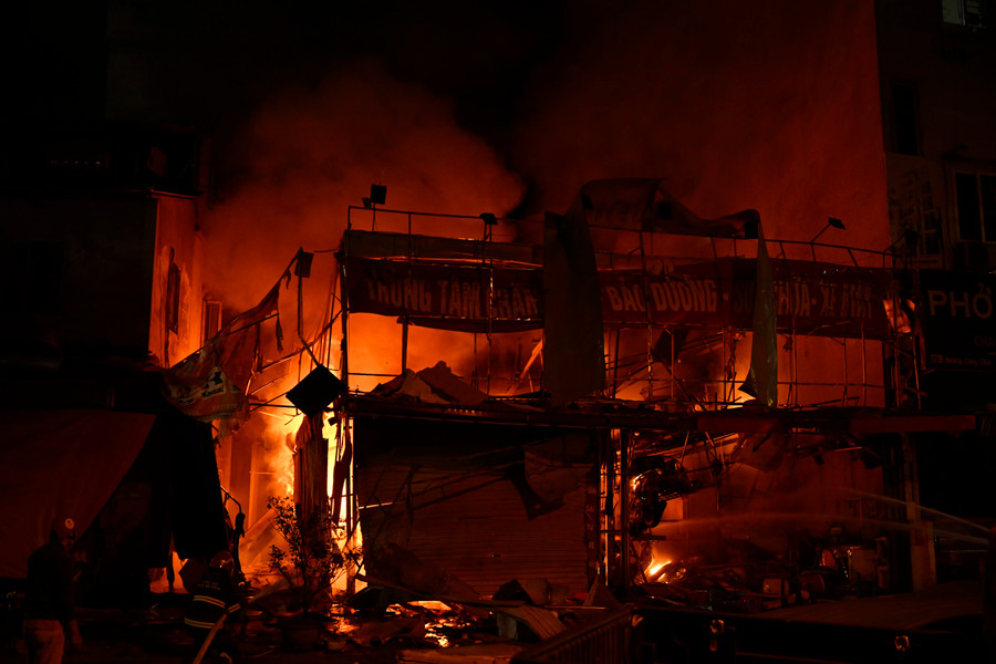 Hiện trường cháy lớn tại số 176 Hoàng Công Chất, khiến 3 người bị thương nặng.