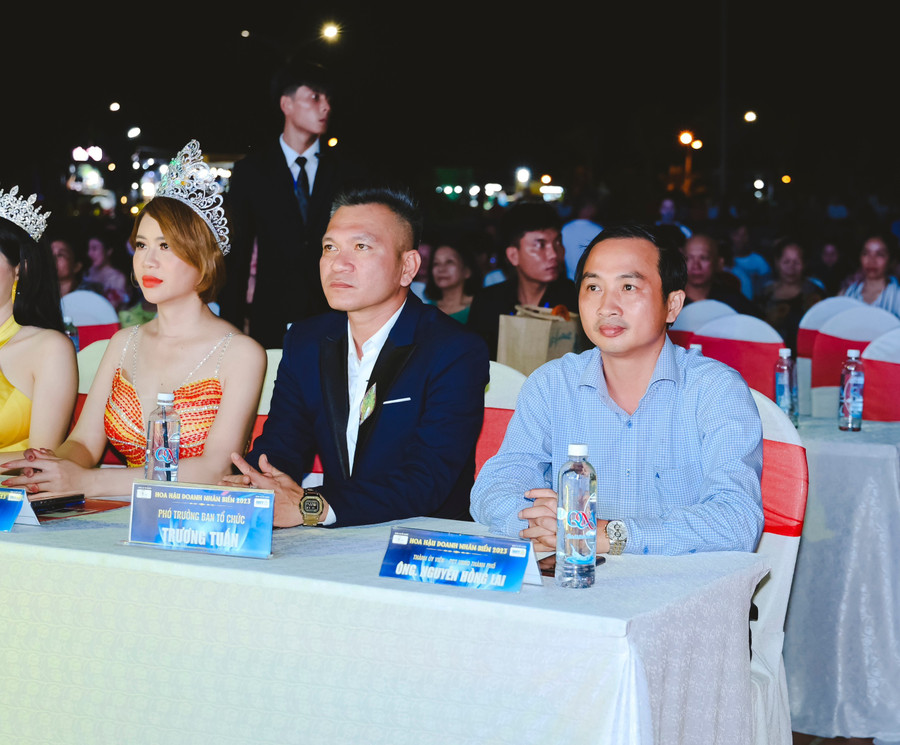 Ông Nguyễn Hồng Lai, Phó Chủ tịch UBND TP Tam Kỳ (Quảng Nam) cùng đại diện các ban, ngành tới dự. Đêm chung kết cuộc thi dự kiến ra vào ngày 21/6. Ông Nguyễn Hồng Lai, Phó Chủ tịch UBND TP Tam Kỳ (Quảng Nam) cùng đại diện các ban, ngành tới dự. Đêm chung kết cuộc thi dự kiến ra vào ngày 21/6.