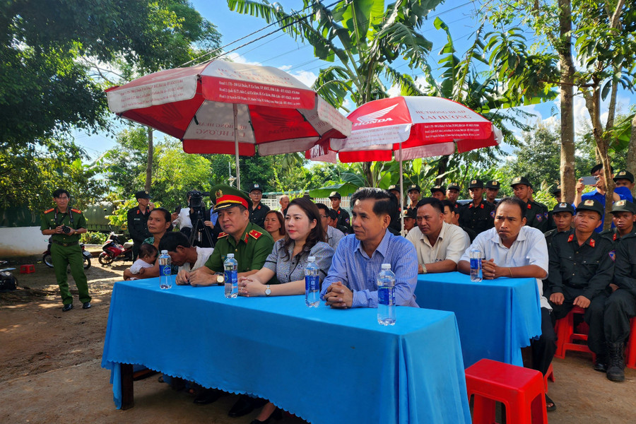 Các đại biểu tham dự buổi lễ (ảnh: Thành Tâm).