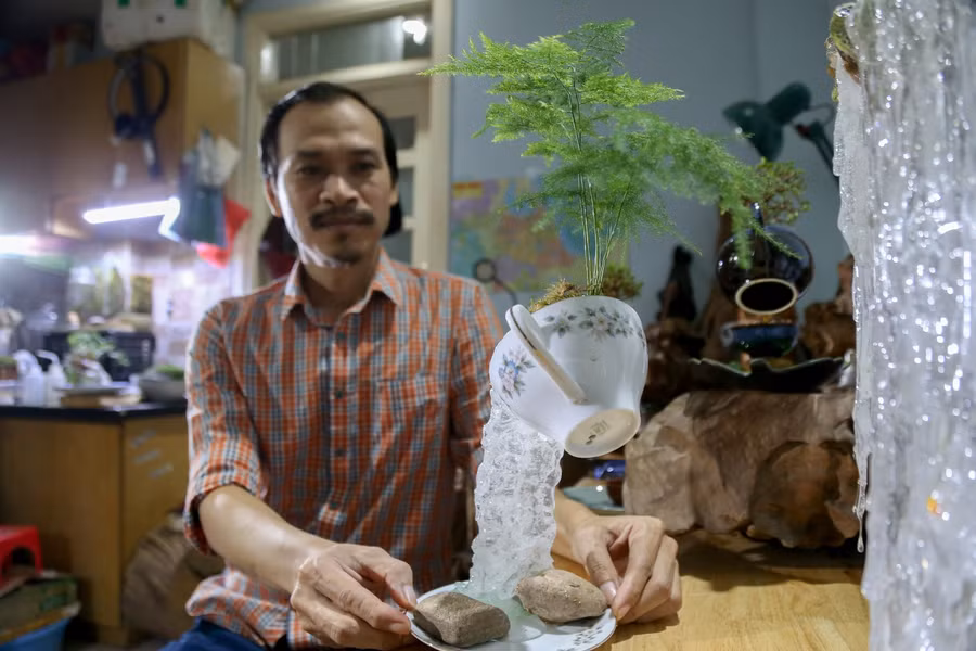 Anh Quỳnh cho biết, những ngày đầu bắt tay vào làm rất khó khăn vì chưa ai làm, mất mấy tháng trời thử nhiều vật liệu khác nhau.