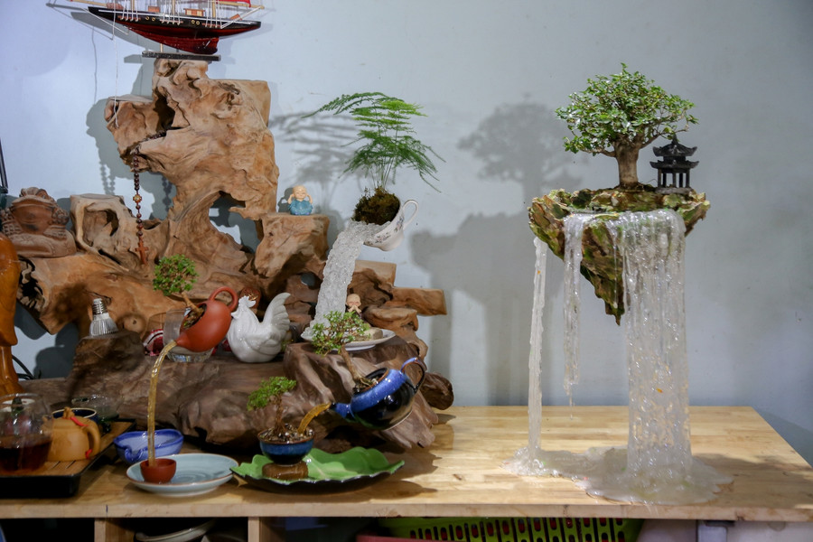 “Đảo bay” là tác phẩm lớn đầu tiên anh Quỳnh làm cho một khách đặt. Tác phẩm cao khoảng 40cm nên làm rất kỳ công, thời gian làm 5 ngày mới xong.