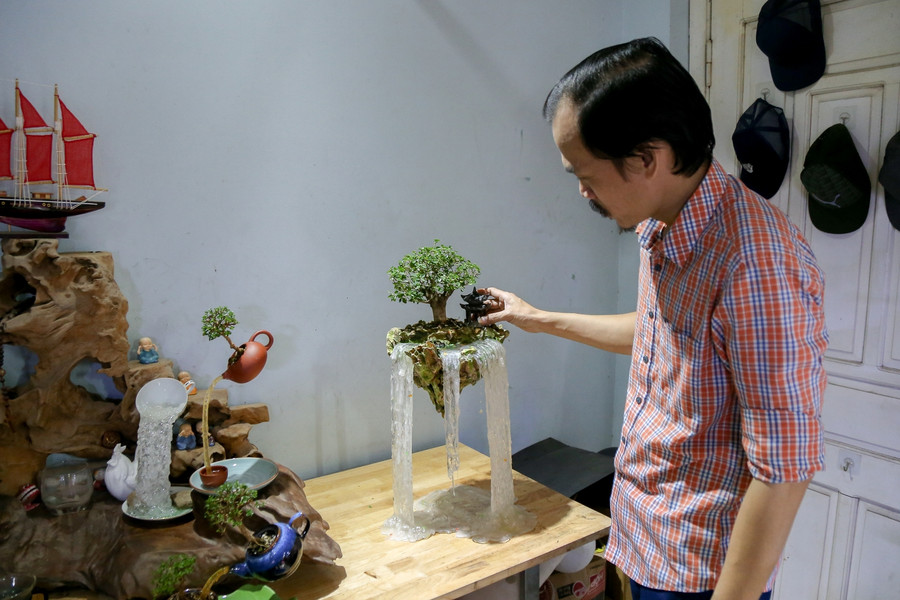 Sản phẩm của anh Quỳnh làm đến đâu khách mua hết đến đó, mỗi sản phẩm anh phải làm từ hai ngày đến một tuần.