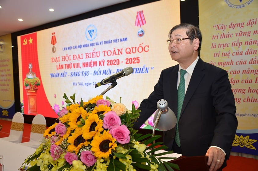 Ông Phan Xuân Dũng - Tân Chủ tịch Liên hiệp Hội Việt Nam phát biểu tại đại hội Ông Phan Xuân Dũng - Tân Chủ tịch Liên hiệp Hội Việt Nam phát biểu tại đại hội