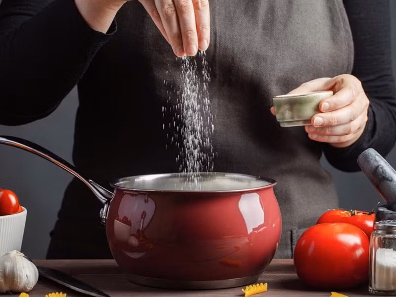 Ăn mặn có hại đối với người bị bệnh gan