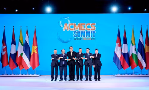 Thủ tướng Nguyễn Xuân Phúc cùng các trưởng đoàn dự Hội nghị ACMECS. - Ảnh: VGP