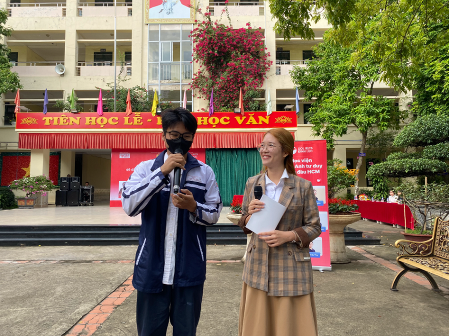 Các bạn học sinh trường THPT Việt Nam- Ba Lan hào hứng trả lời câu hỏi về Linearthinking Các bạn học sinh trường THPT Việt Nam- Ba Lan hào hứng trả lời câu hỏi về Linearthinking