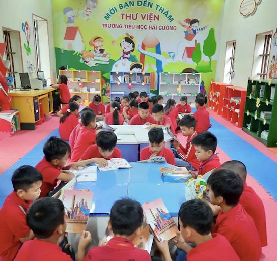 Từ ngày triển khai Chương trình GDPT 2018, học sinh đã tích cực vào đọc sách trong thư viện hơn Từ ngày triển khai Chương trình GDPT 2018, học sinh đã tích cực vào đọc sách trong thư viện hơn