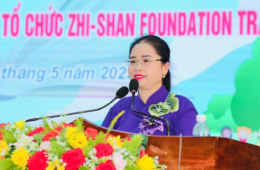 Bà Nguyễn Thanh Nga - Trưởng phòng GD&amp;ĐT huyện Thạch Hà (Hà Tĩnh) phát biểu tại hội nghị.