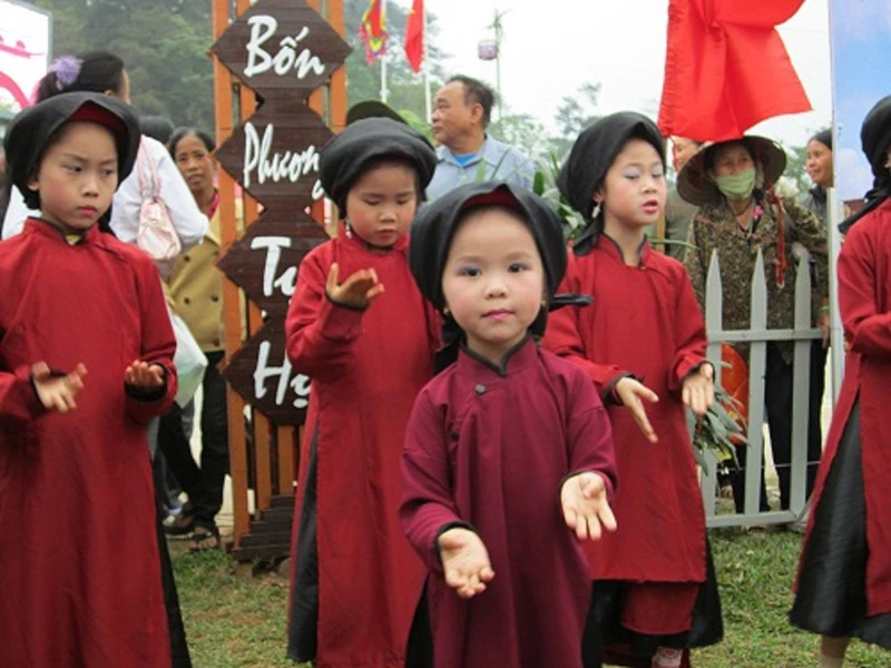 Truyền tình yêu hát Xoan cho các em ngay từ bậc học mầm non