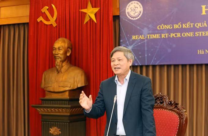 Thứ trưởng Bộ Khoa học và Công nghệ Phạm Công Tạc (người bị kỷ luật cảnh cáo) phát biểu tại buổi họp báo công bố bộ kit phát hiện SARS-CoV-2 do Việt Nam sản xuất.