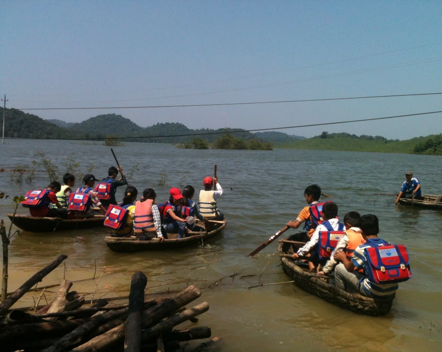 Chèo thuyền tìm chữ