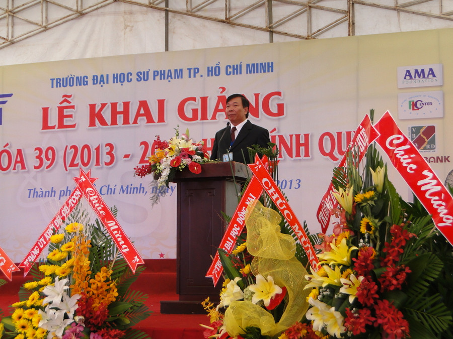 PGS.TS Nguyễn Kim Hồng, hiệu trưởng trường ĐH Sư Phạm TPHCM phát biểu tại lễ khai giảng