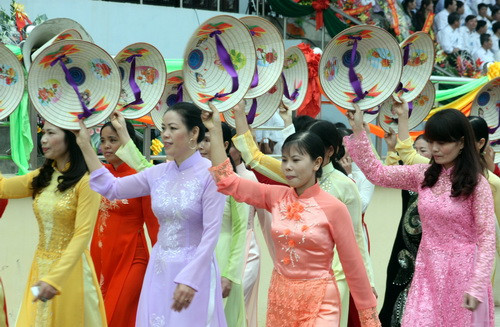 và khối công nhân viên chức