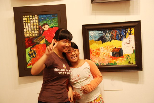 Buổi triên lãm hấp dẫn cả những đối tượng nhỏ tuổi