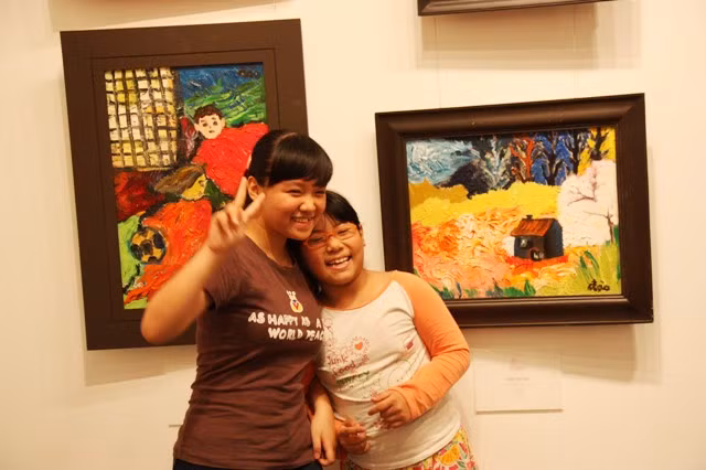 Buổi triên lãm hấp dẫn cả những đối tượng nhỏ tuổi