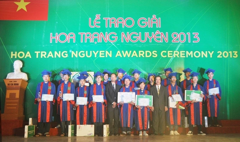 Gương sáng Hoa Trạng Nguyên 2013: Vươn lên bằng tri thức