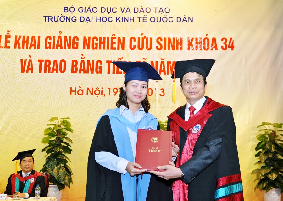 Khai giảng nghiên cứu sinh khóa 34 và trao bằng tiến sĩ năm 2013