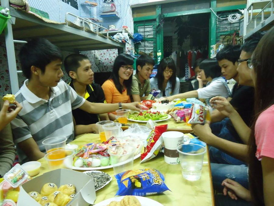 Ký túc xá thời @: Buồn vui nghề quản lý ký túc