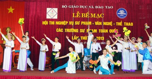 Tiết mục văn nghệ tại lễ bế mạc IMG_08.jpg