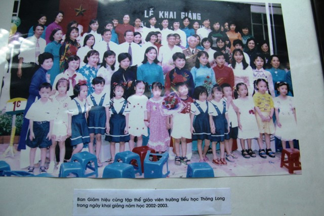 Đây là bức ảnh cuối cùng Đại tướng Võ Nguyên Giáp tới dự Lễ khai giảng cùng nhà trường những năm Đại tướng 90 tuổi.